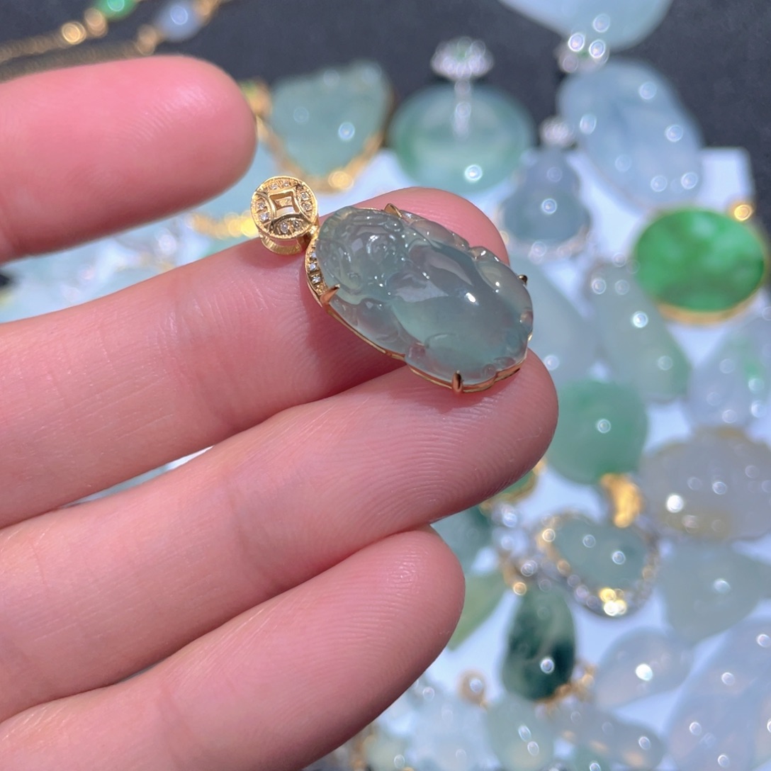 翡翠颈饰18K金镶嵌翡翠