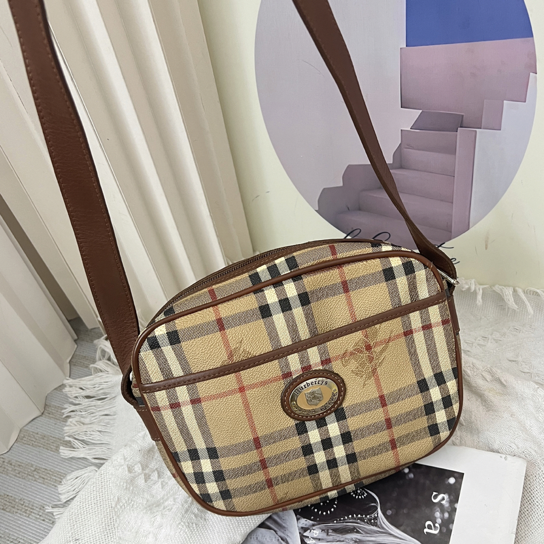 95新 BURBERRY/博柏利 经典老花格纹金标斜挎
