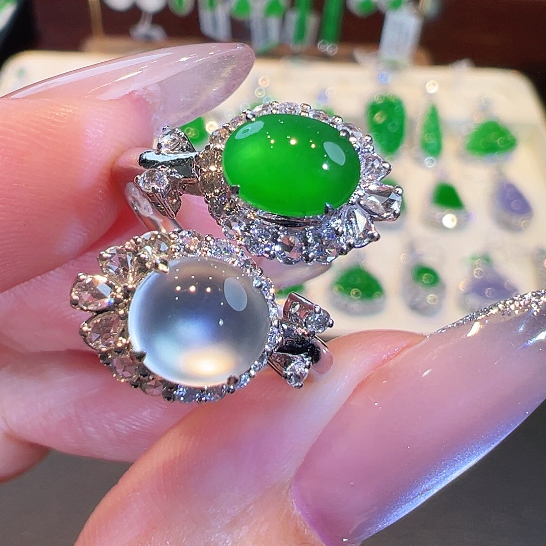 翡翠戒指18K金镶嵌翡翠