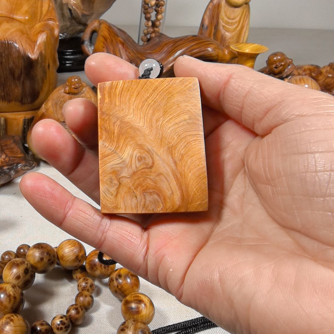 旷***风柏木（崖柏）平安无事牌