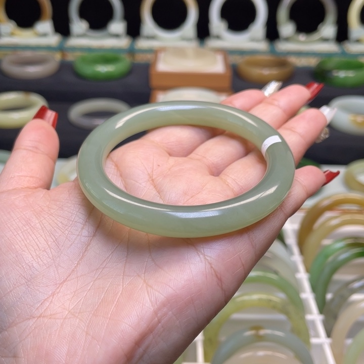 和田玉手镯未镶嵌56