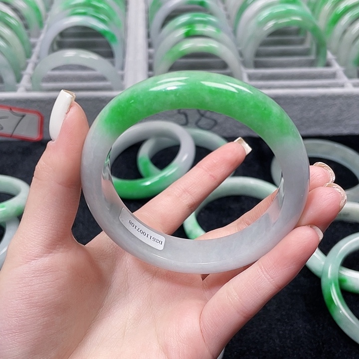 千***芊以图为准bei0000008