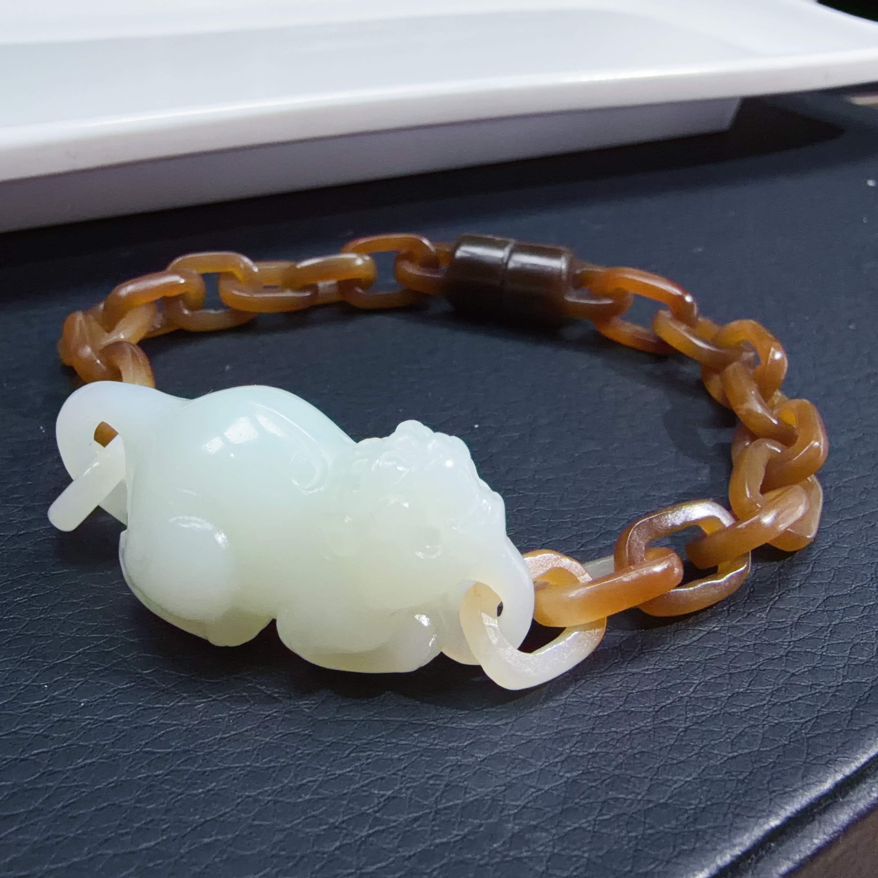 【伟伟鉴定】和田玉 糖白一体雕刻 貔貅手链 41×21×17 时尚精品