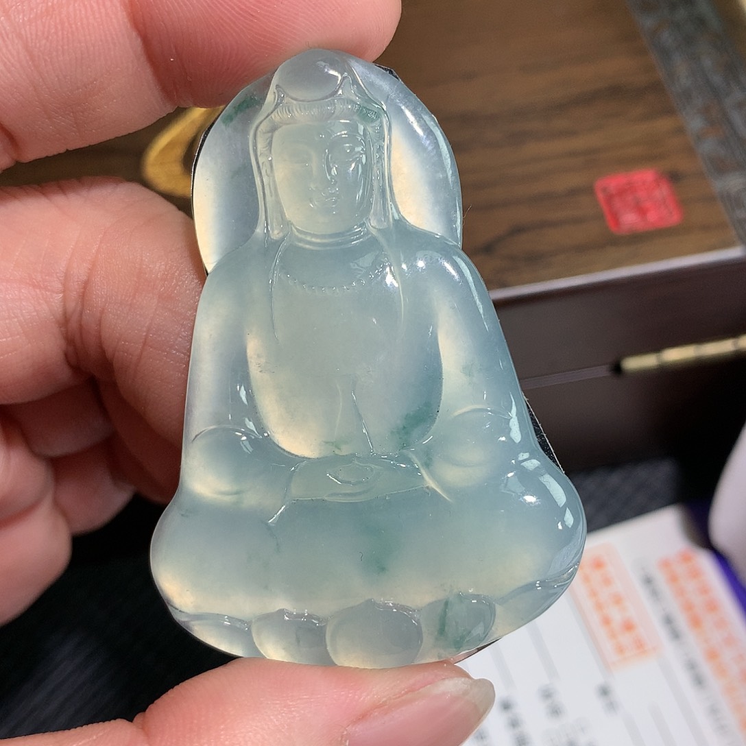 翡翠颈饰未镶嵌观音