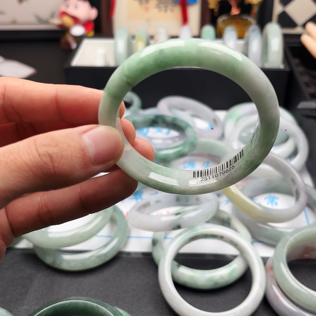 翡翠未镶嵌手镯55 101