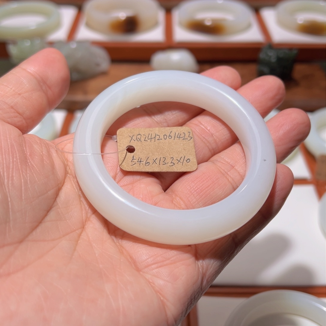 和田玉（白玉）手镯未镶嵌?