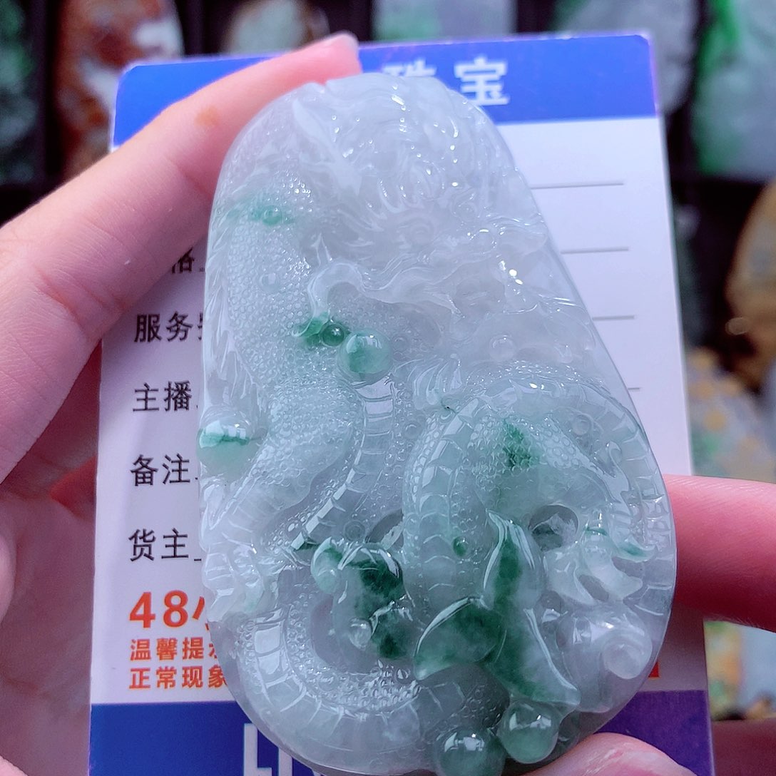 翡翠未镶嵌颈饰挂件