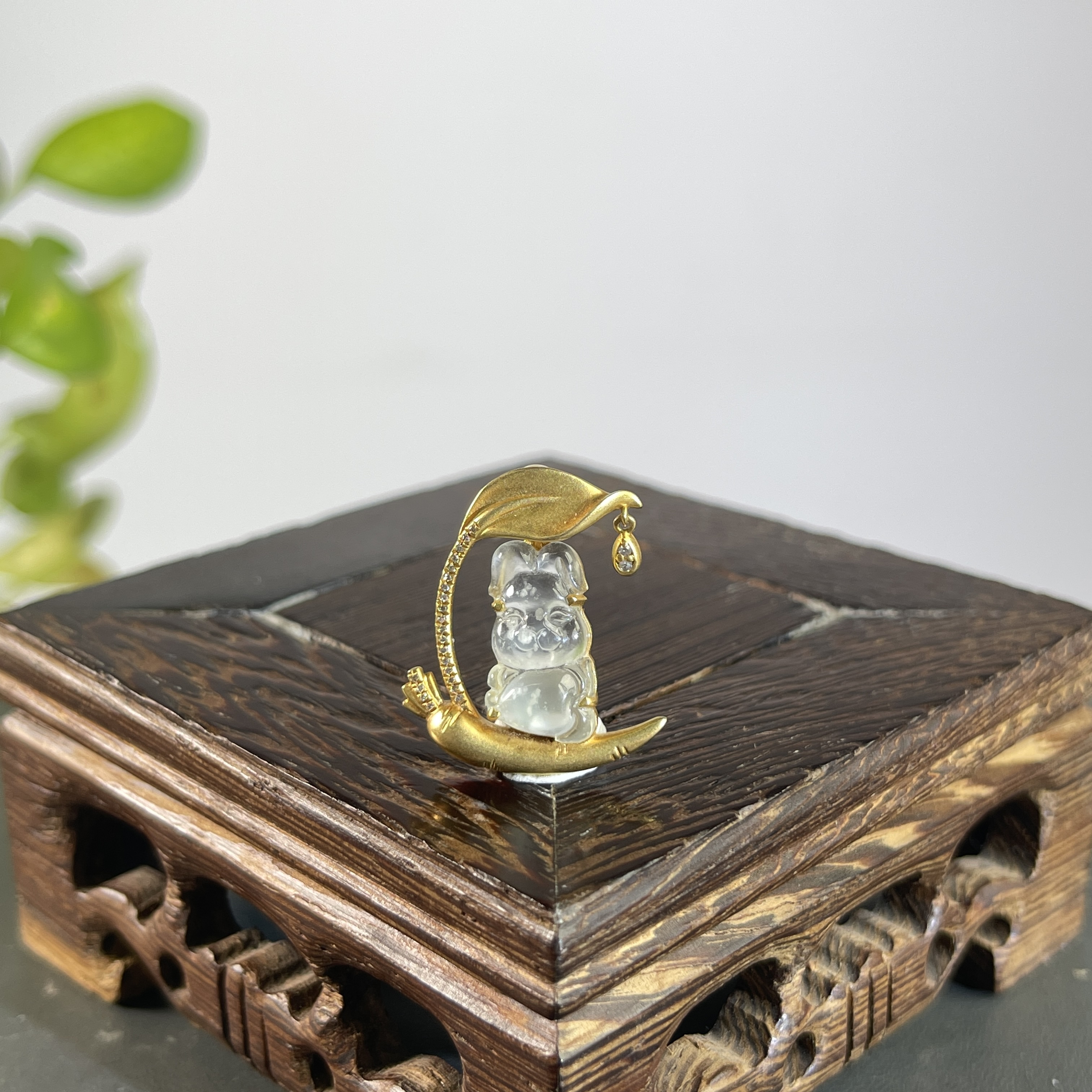 JXZC24-135 天然缅甸A货翡翠 18K含钻镶嵌兔子