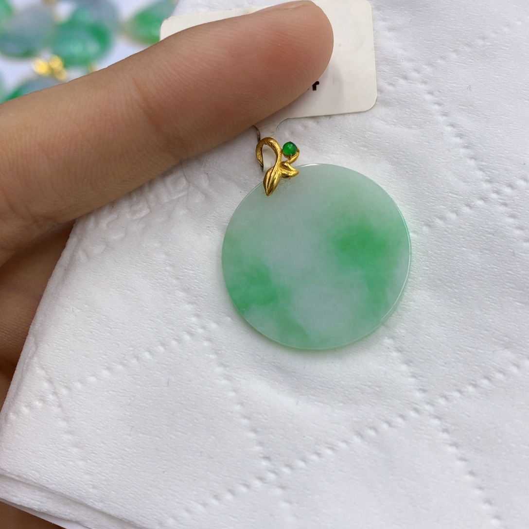翡翠18K金镶嵌颈饰