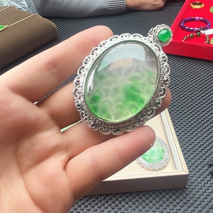 翡翠颈饰未镶嵌嗷嗷