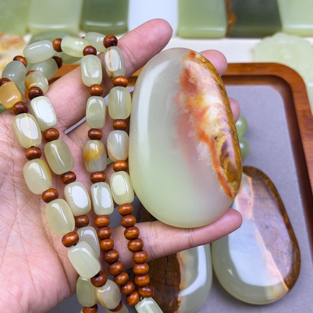 蝴***）新疆昆仑山料无事牌