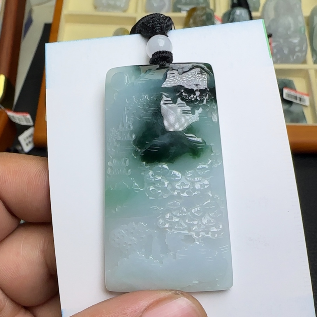 丁***翡翠未镶嵌颈饰翡翠