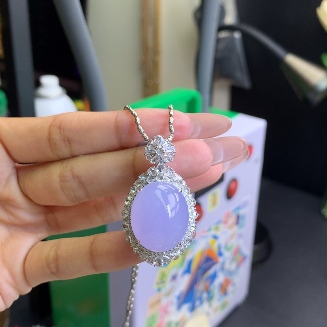 阿***闲翡翠18K金镶嵌颈饰