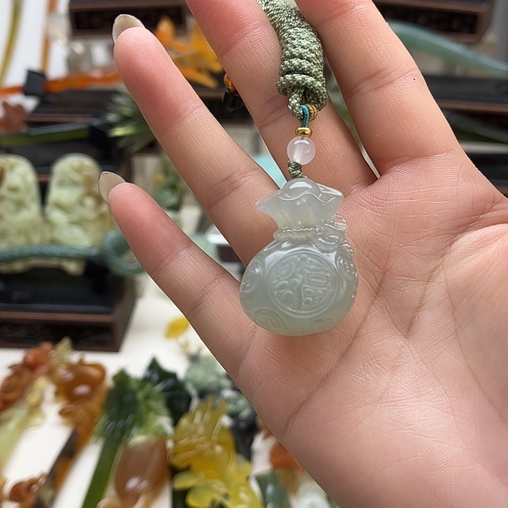 蛇纹石玉岫玉挂坠未镶嵌