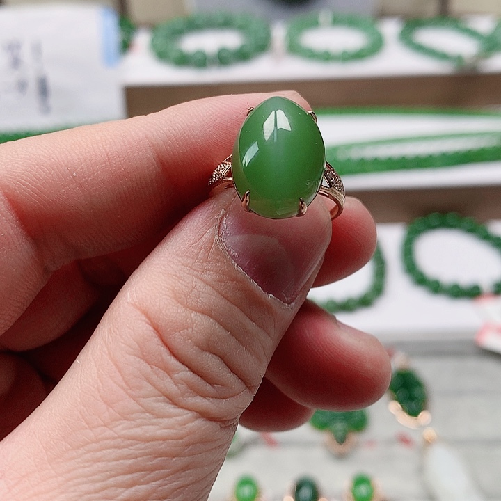 颈饰18K金镶嵌和田玉