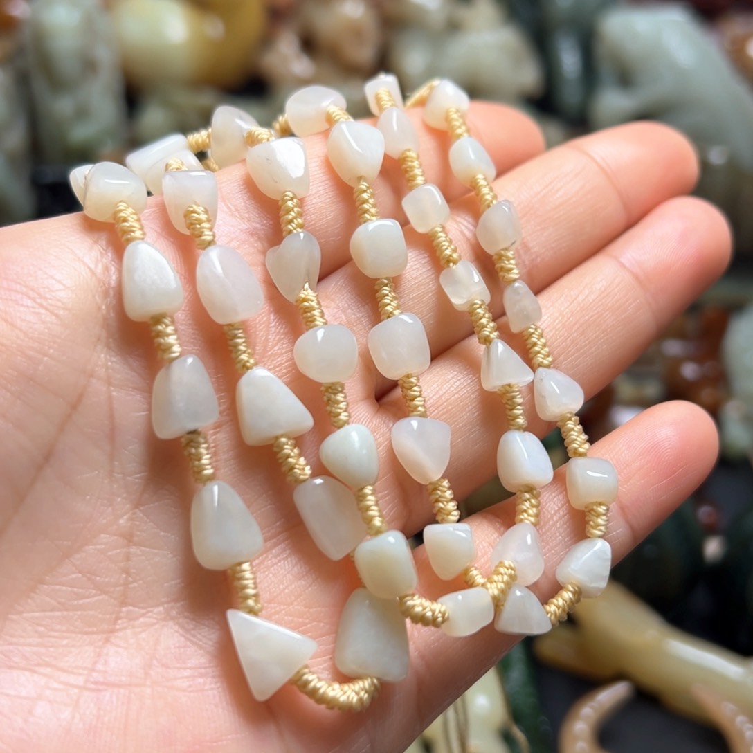 和田玉颈饰未镶嵌