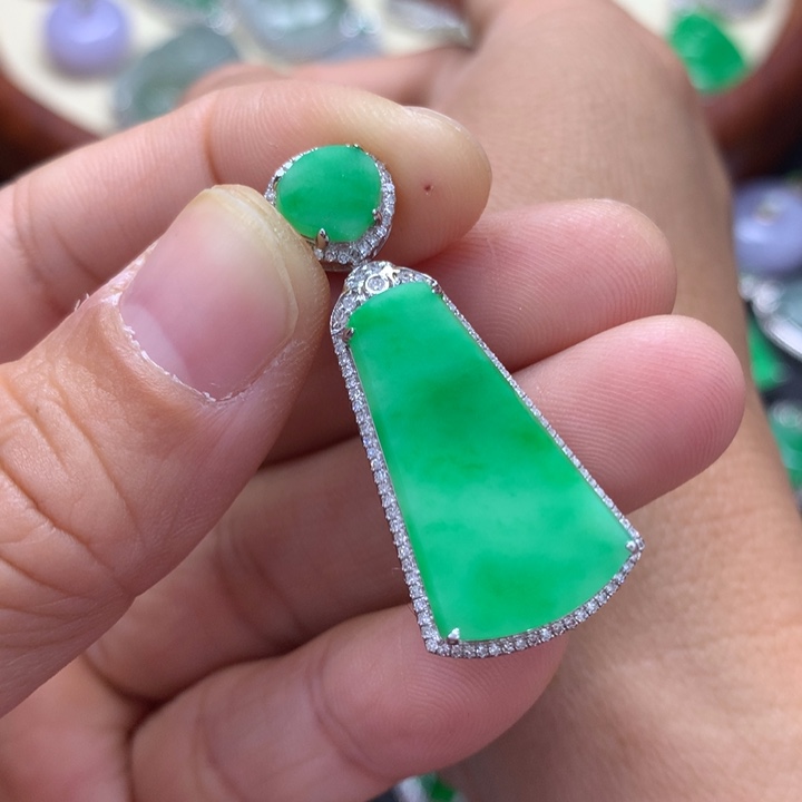 翡翠吊坠(不含链)18K金镶嵌