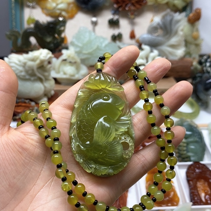 未镶嵌蛇纹石玉颈饰