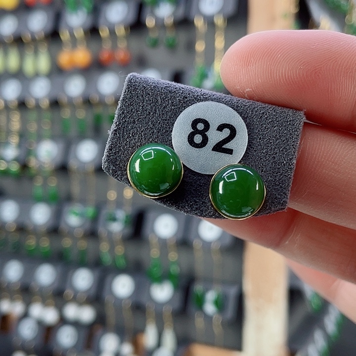 18K金镶嵌和田玉耳饰