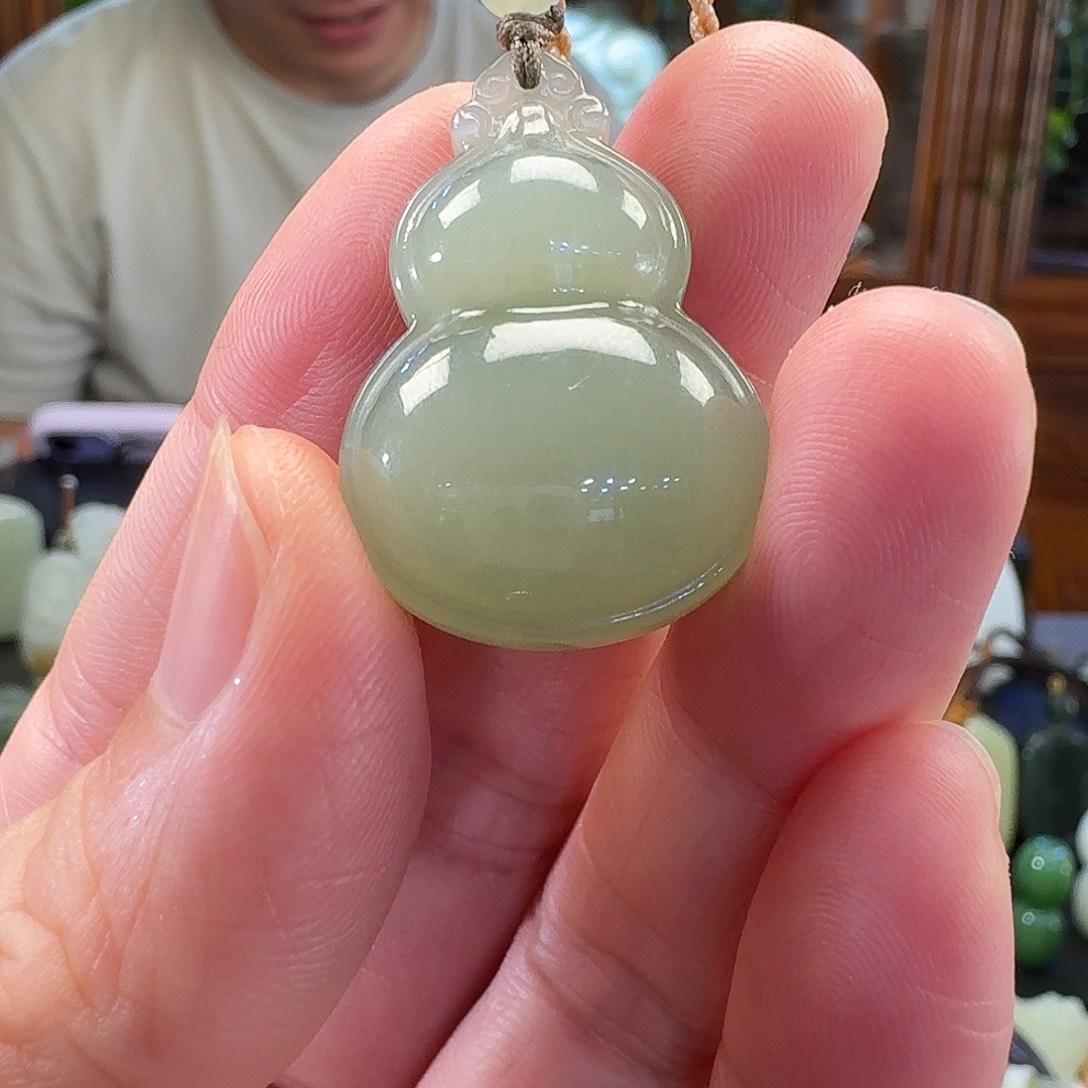 薯***姐和田玉未镶嵌颈饰