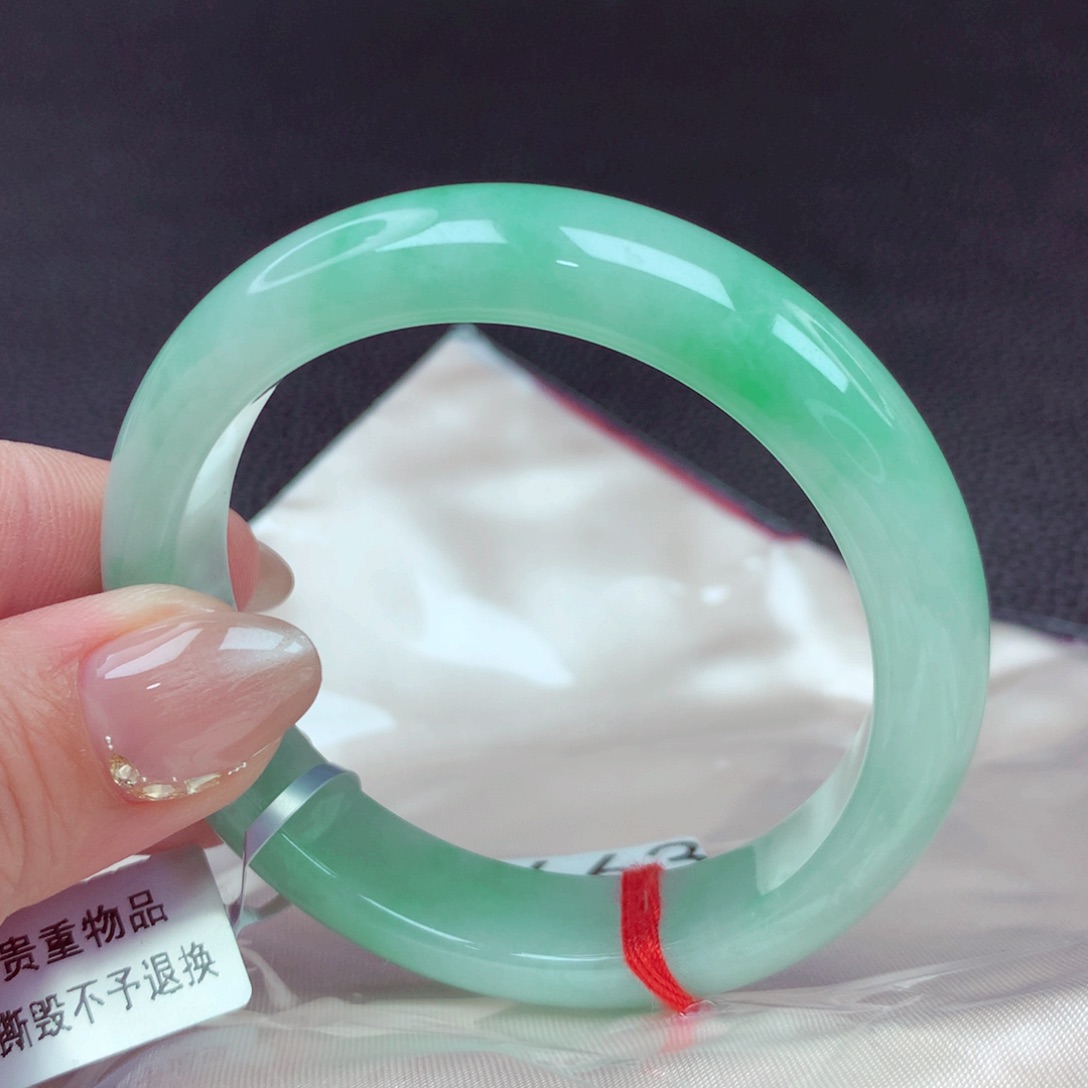 翡翠手镯未镶嵌手镯88