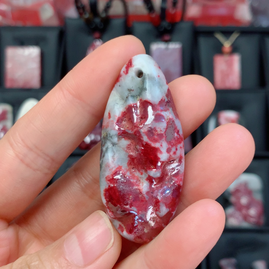 天然辰砂天然吊坠