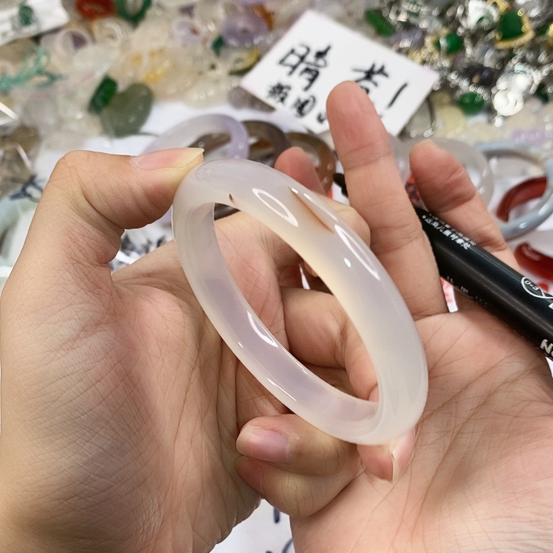 玛瑙/玉髓未镶嵌手镯A472。58.7圈。