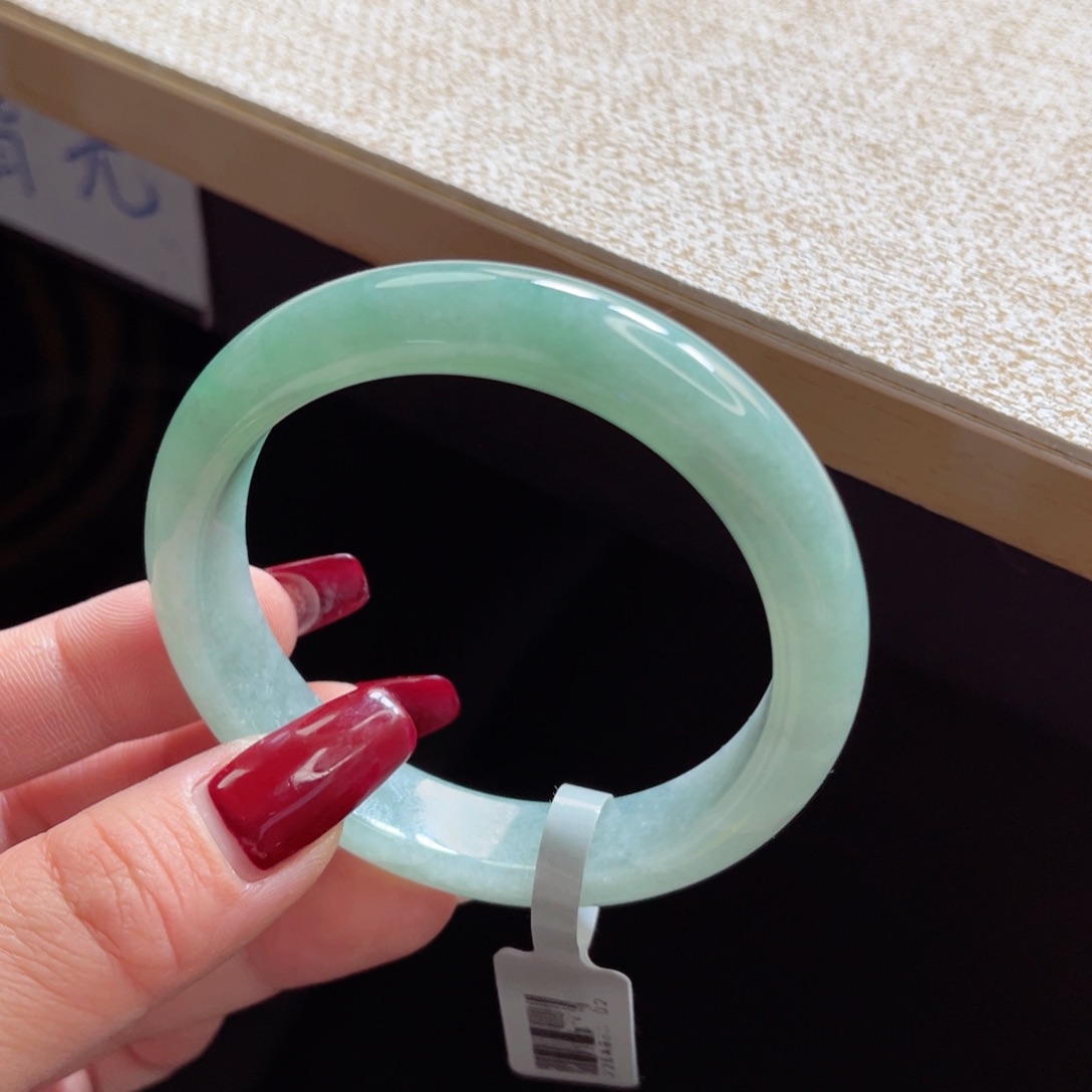 翡翠手镯未镶嵌手镯