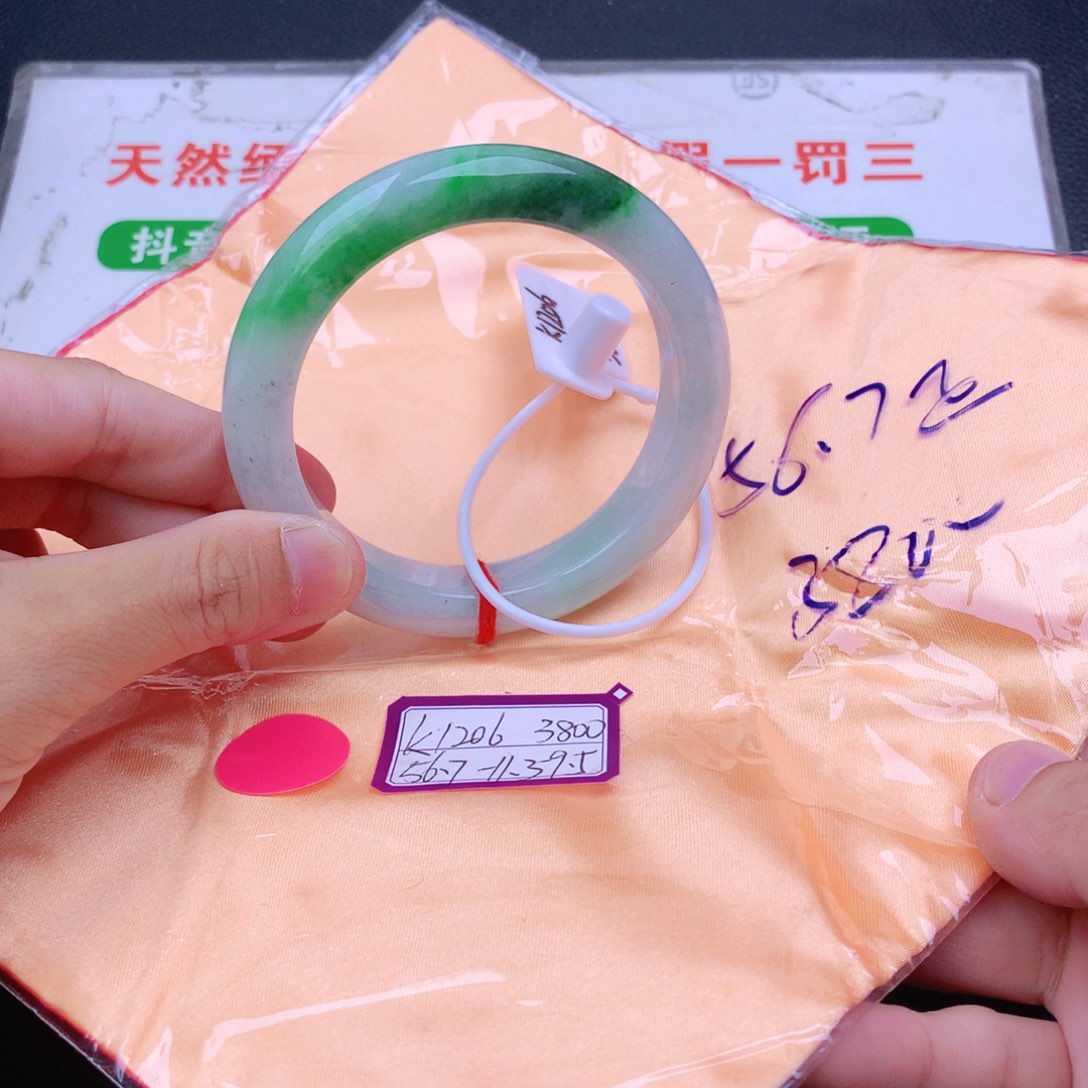 翡翠手镯未镶嵌我