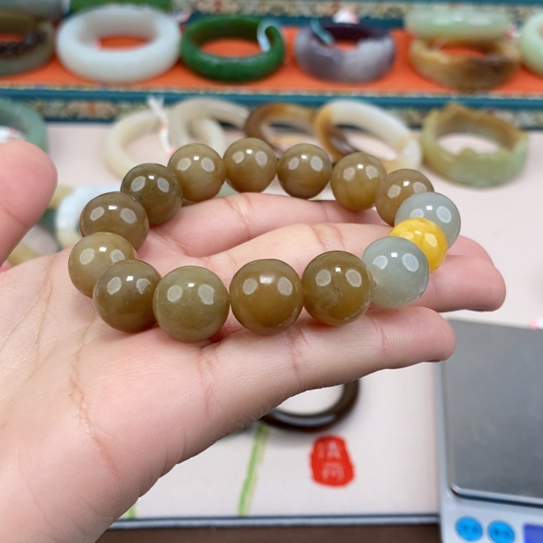 和田玉未镶嵌手镯回流 有小欠 卡14