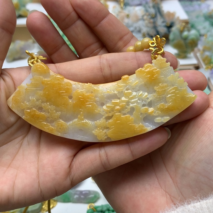 翡翠颈饰未镶嵌翡翠