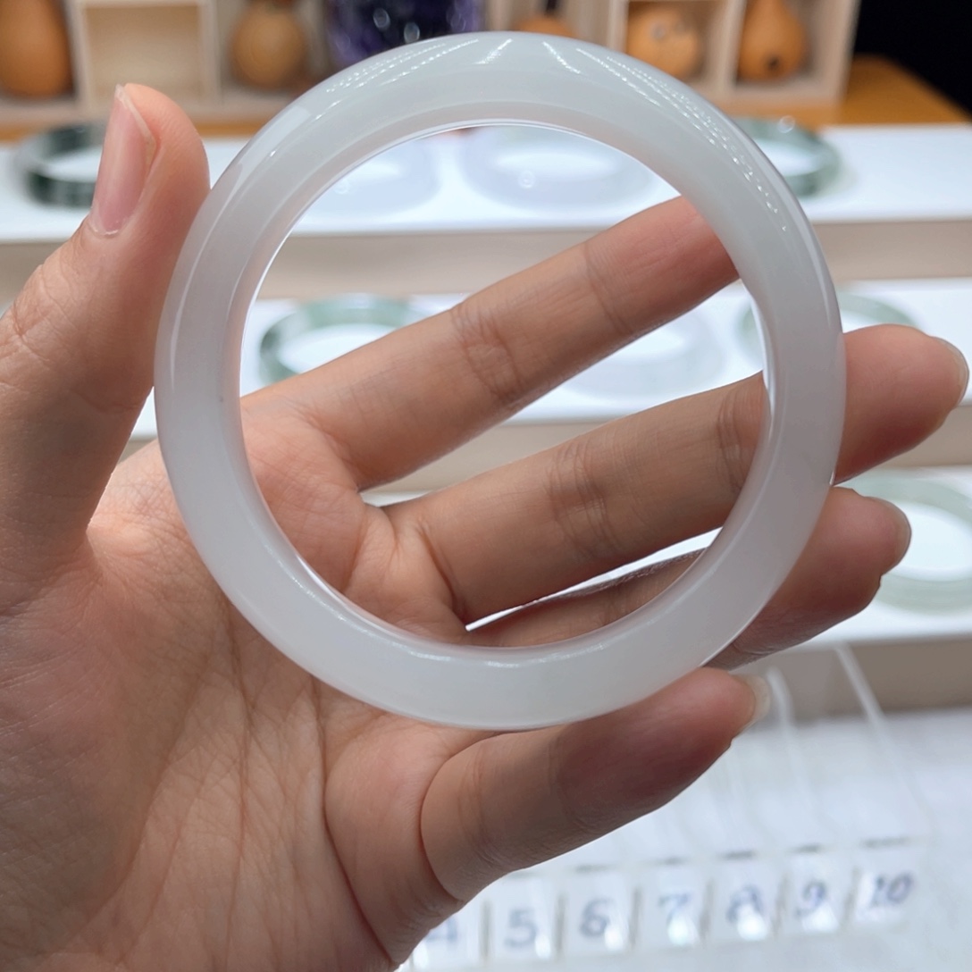 石英质玉（天山翠）手镯未镶嵌