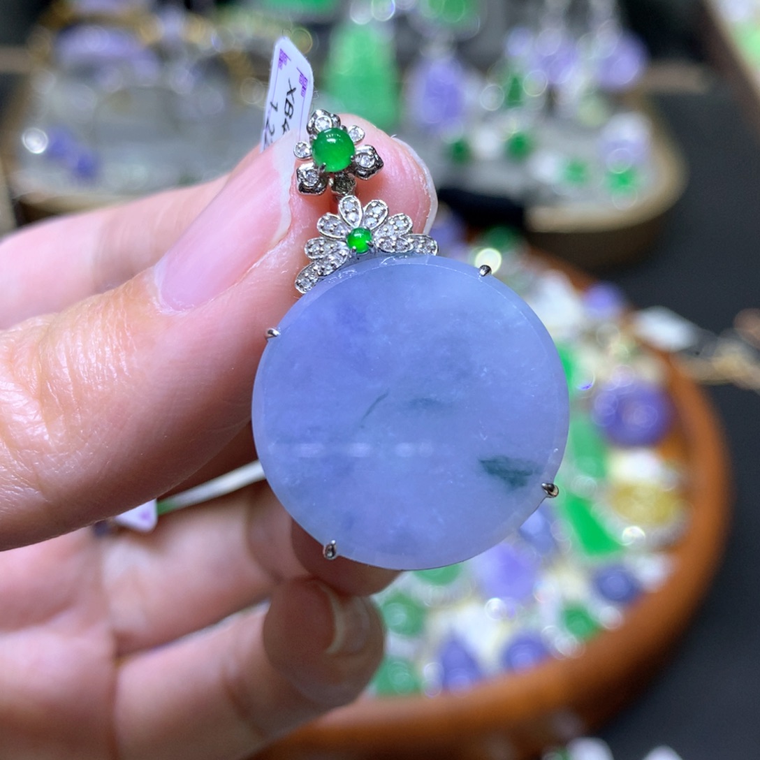 【闪购商品】翡翠颈饰18K金镶嵌翡翠吊坠项链