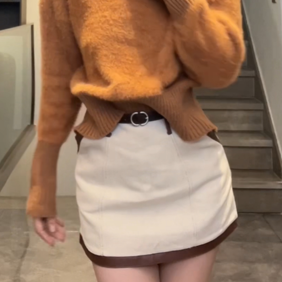 秋冬新款牛仔布拼接pu边超短半身裙