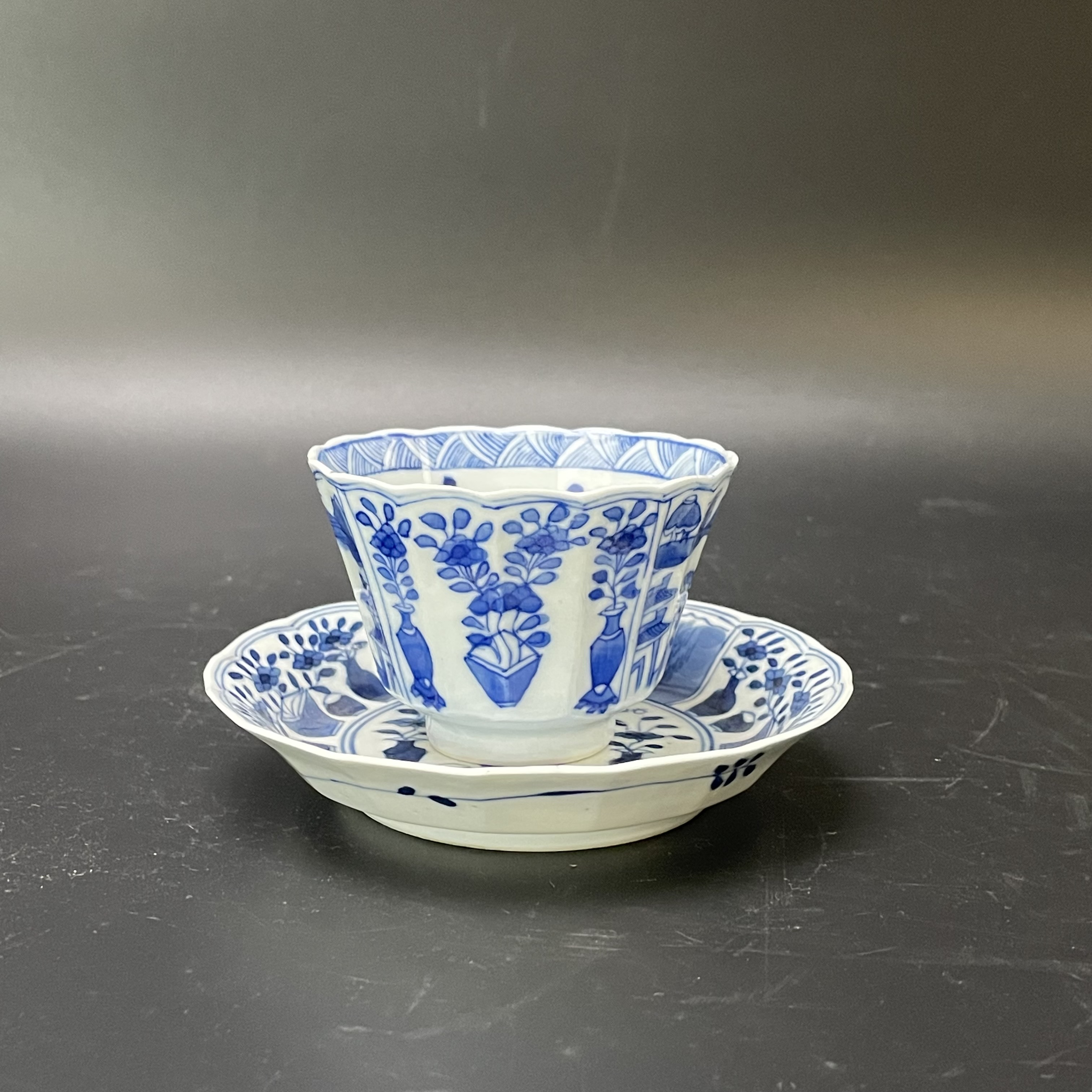 25082009 清光绪青花博古花卉纹杯碟 杯高5.6碟直径12.4cm