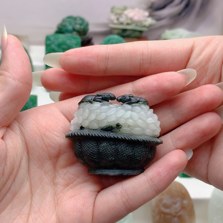 刘***凯未镶嵌独山玉颈饰