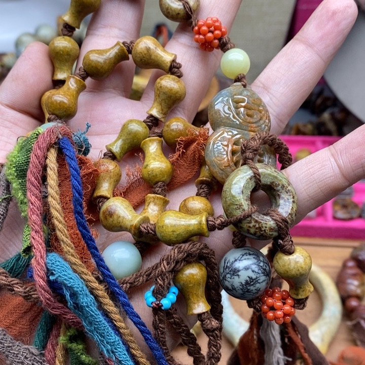 未镶嵌岫岩河磨玉（透闪石质玉）挂件不***字