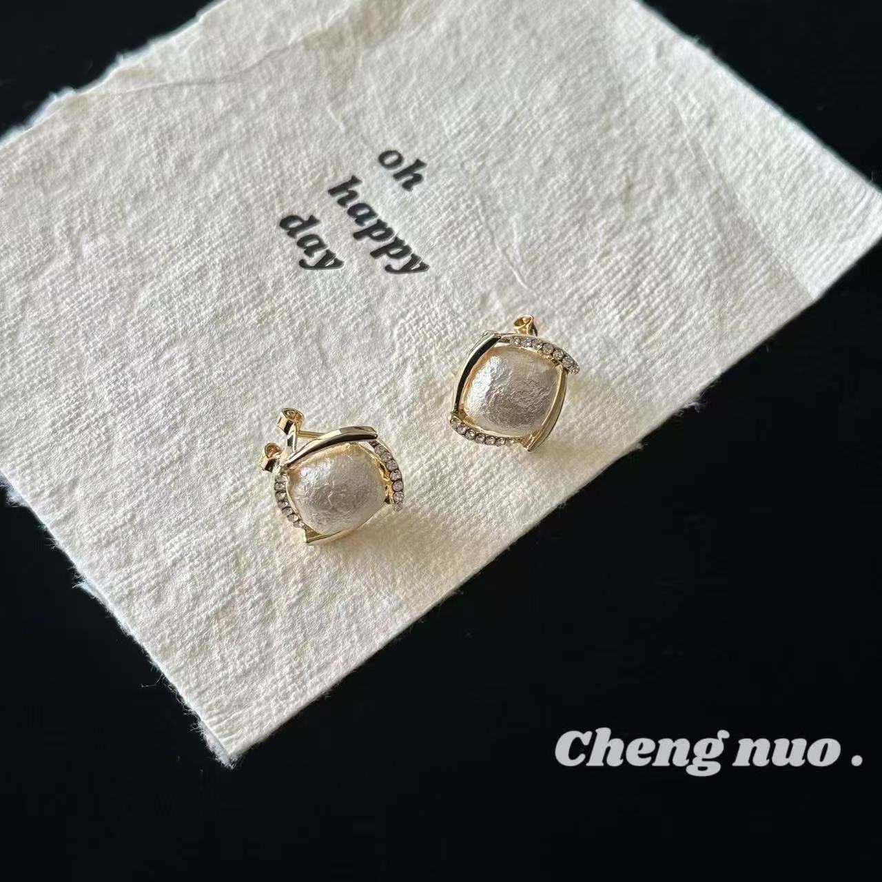 铜合金仿珍珠耳饰 复古方形爆款四方来财耳扣耳钉气质百搭轻奢