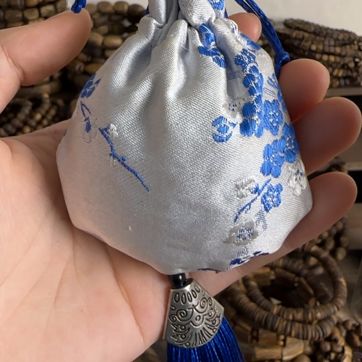 西***亚珠串奇楠沉香香包22.8克