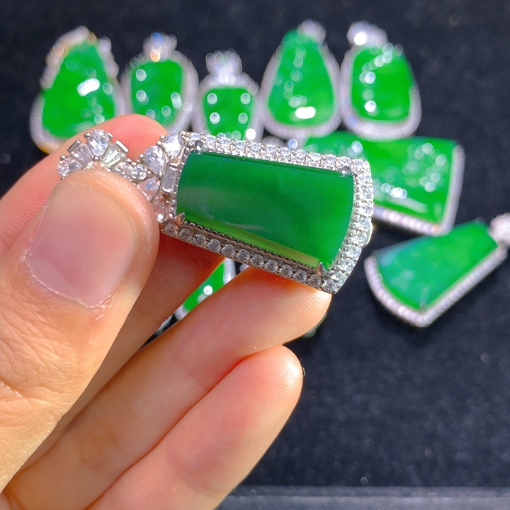 翡翠颈饰银S925镶嵌一个