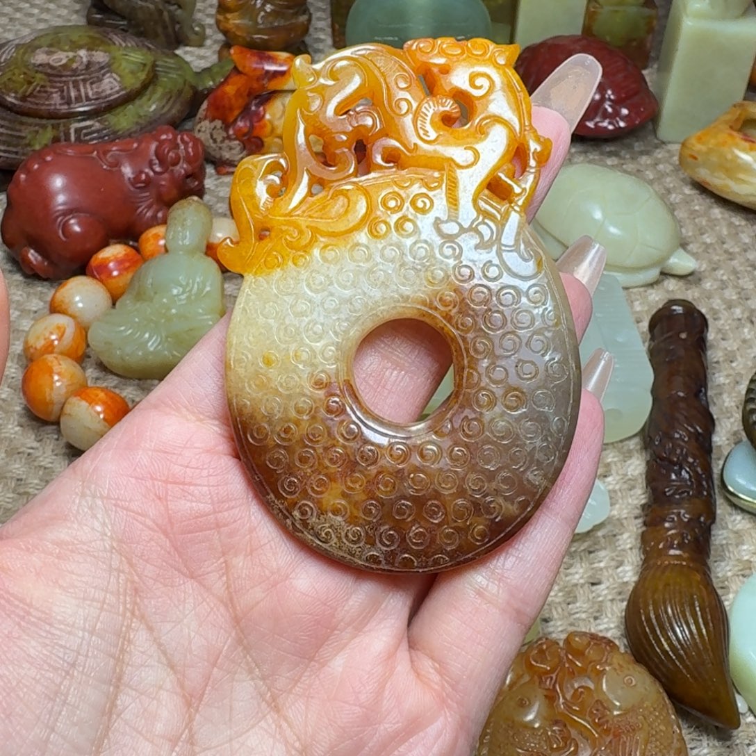 蛇纹石玉未镶嵌颈饰