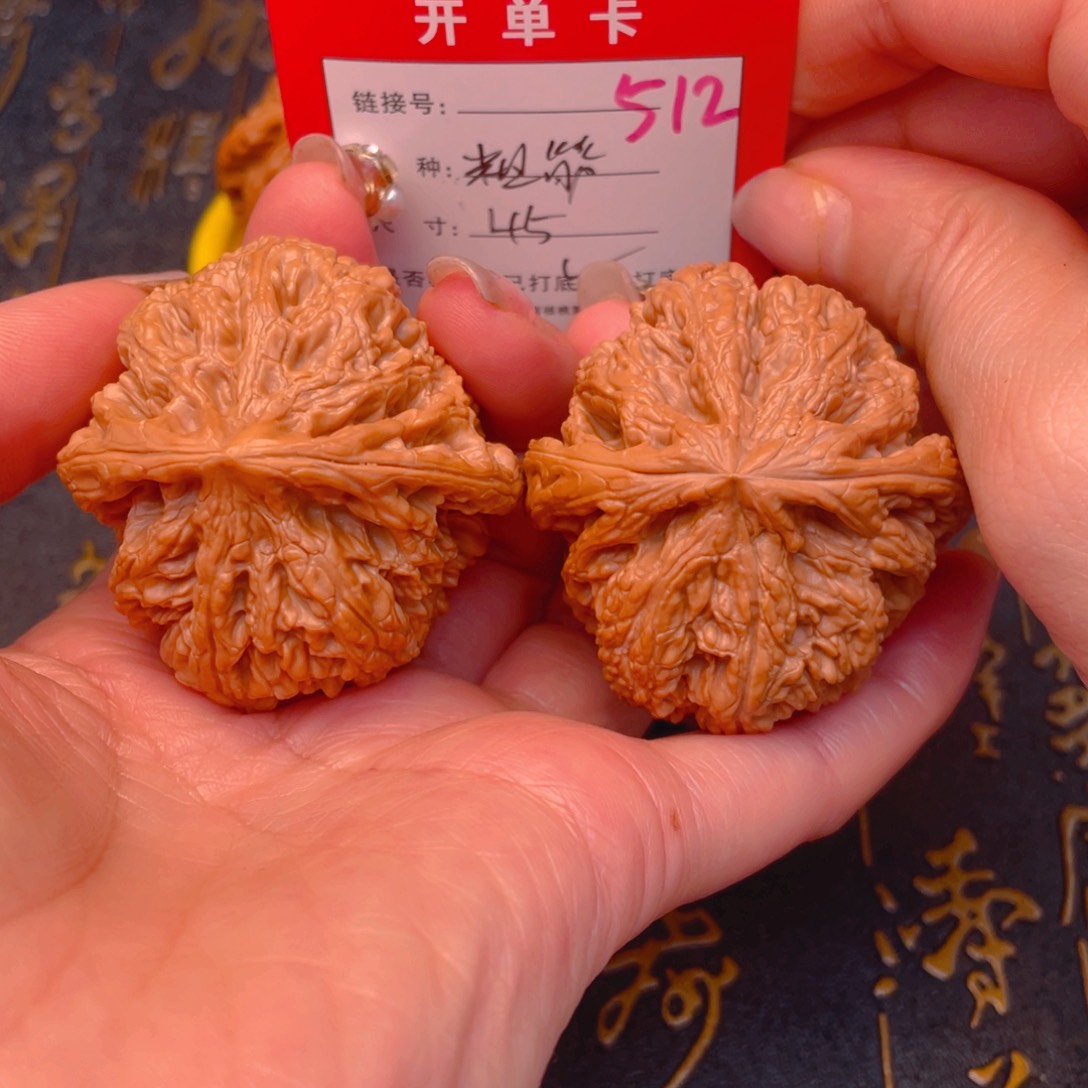 桃核吊坠文玩的时候