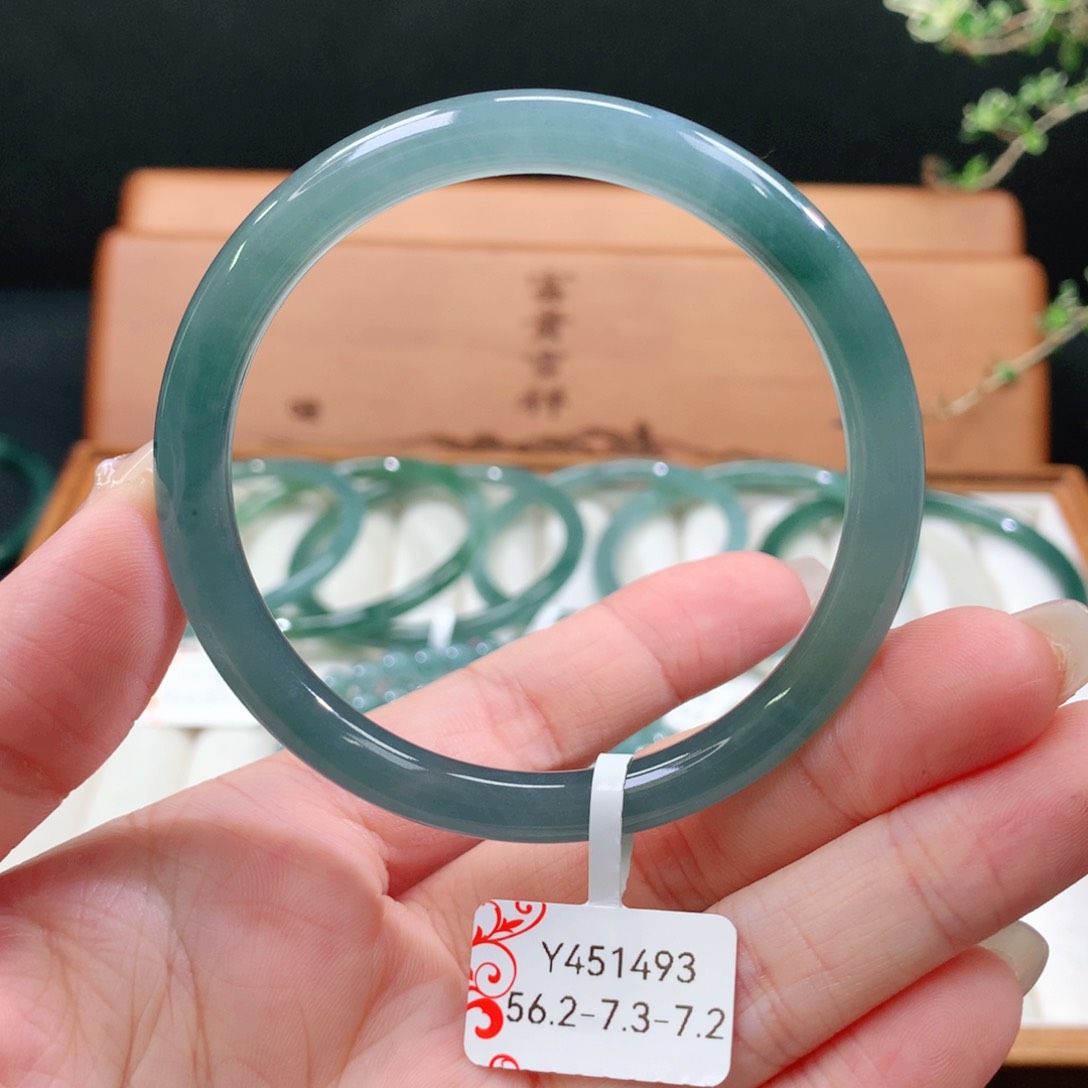 翡翠手镯未镶嵌天然