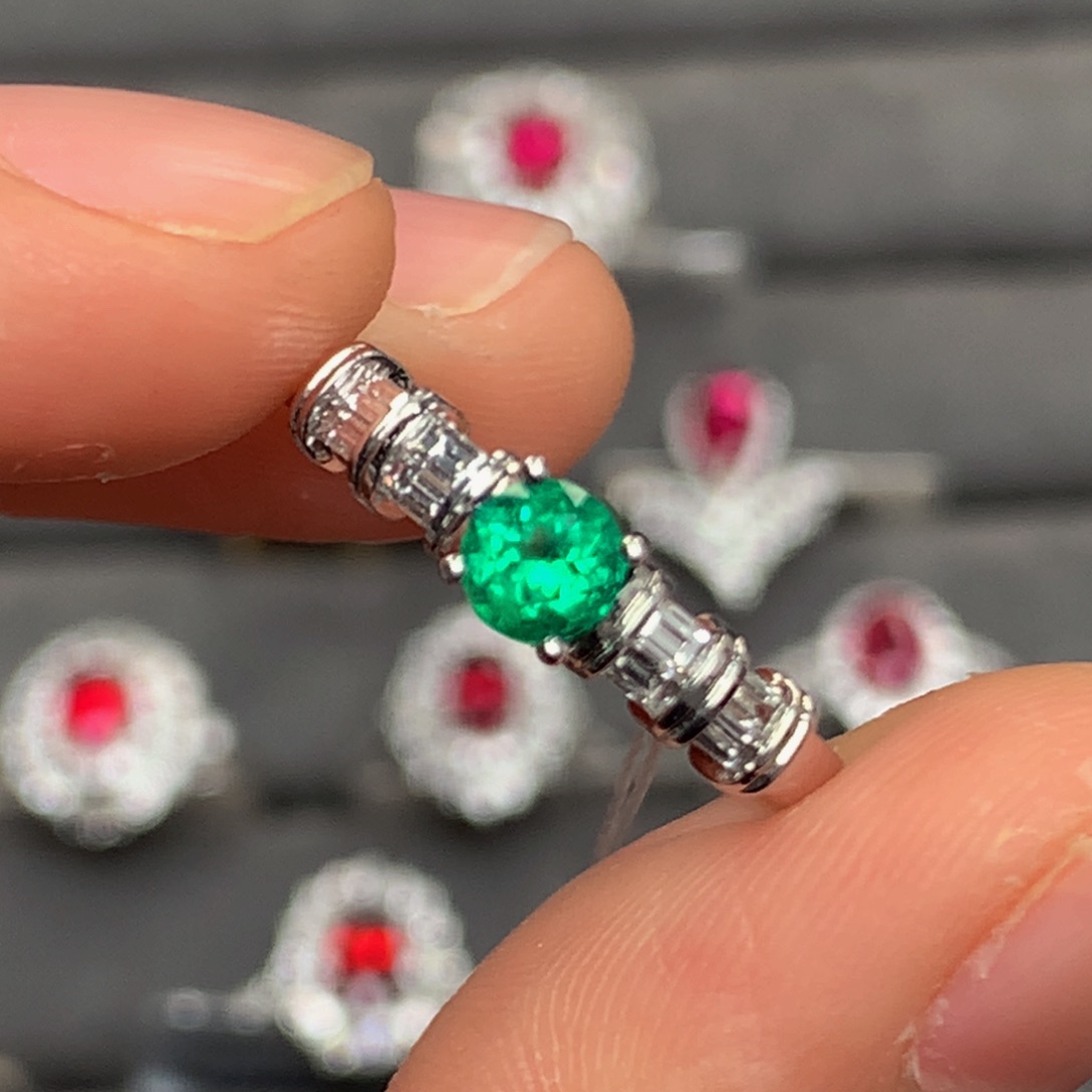 祖母绿戒指铂Pt950镶嵌