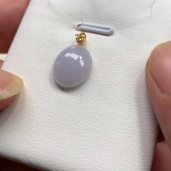 颈饰18K金镶嵌翡翠