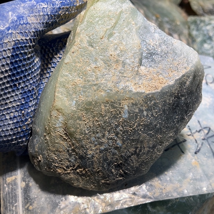 蛇纹石玉未镶嵌珠宝奇石