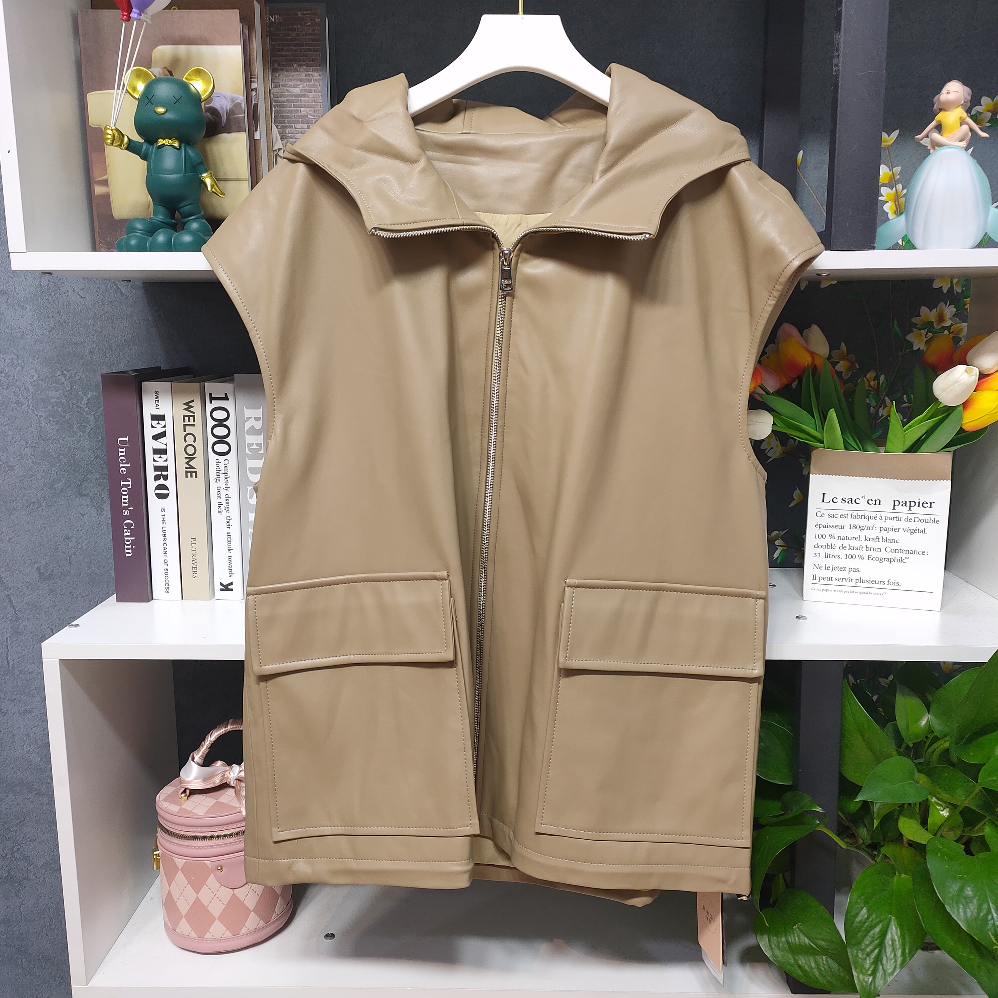 HZ6200-1【品牌撤柜】时尚卡其色连帽拉链设计百搭马夹