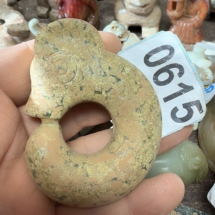 蛇纹石玉颈饰未镶嵌