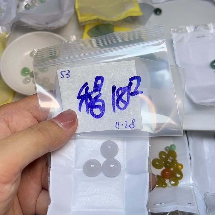 稳****定制翡翠未镶嵌不