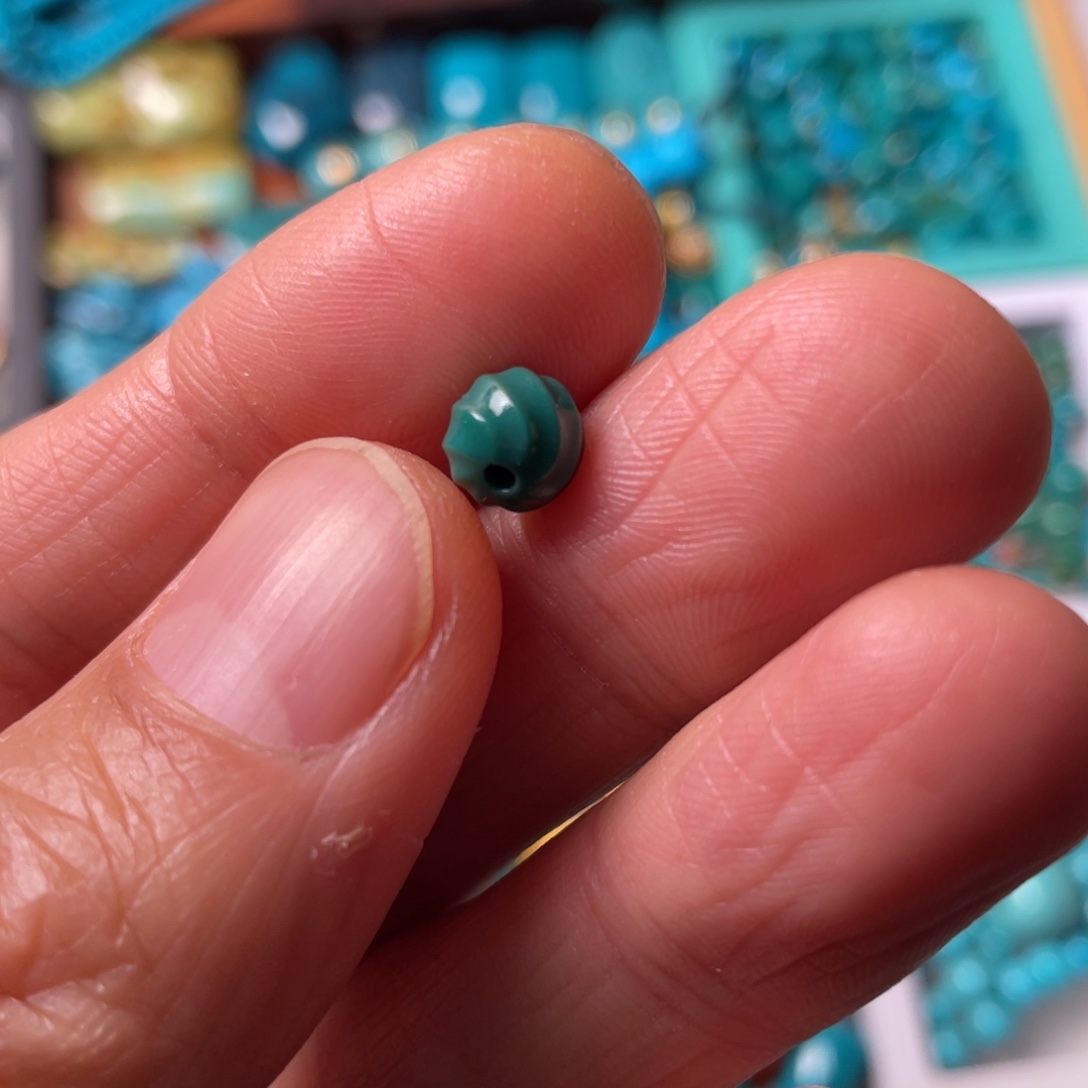 Z***宝绿松石未镶嵌颈饰